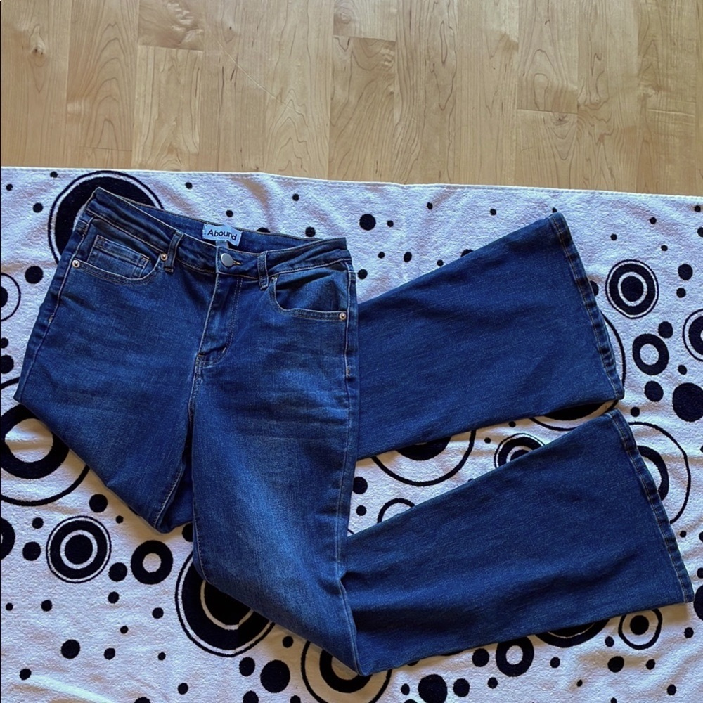 Abound mid ride Flare Leg Jeans, size 27 / 4